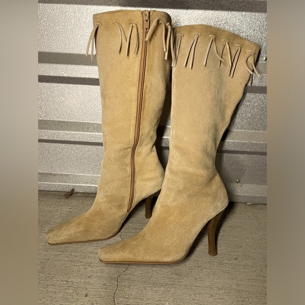 Rouge Helium Heels